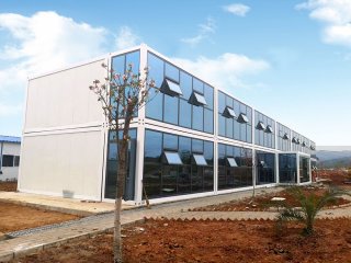 如果在工地使用臨時住房，選擇這個集裝箱房，